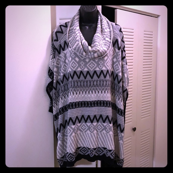 Signature Studio Aztec Print Poncho - Picture 1 of 5